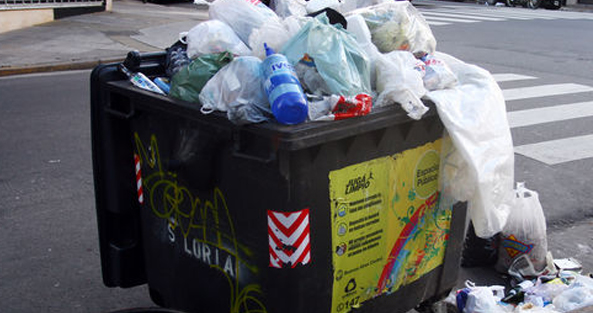 Desbordados de basura Desbordados de basura