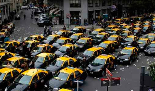 Viajar en taxi sale más caro Viajar en taxi sale más caro