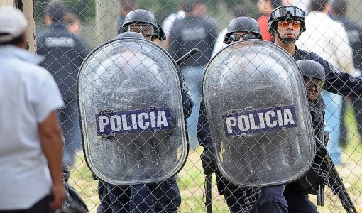 Acampe frente al predio desalojado en Lugano Acampe frente al predio desalojado en Lugano