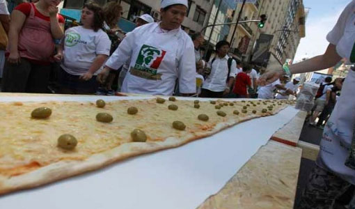 La pizza solidaria más larga de Buenos Aires