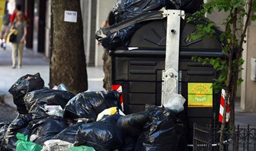 Multas por sacar la basura fuera de hora y no reciclar