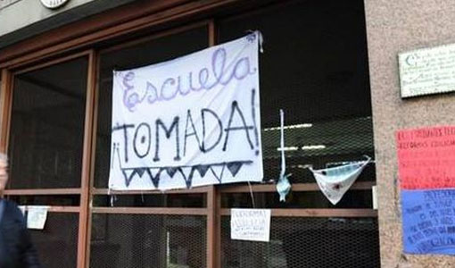 Podrían suspender las vacaciones en los colegios tomados