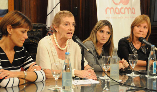 Distinción al Movimiento Ayuda Cáncer de Mama Distinción al Movimiento Ayuda Cáncer de Mama