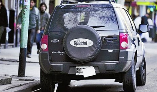 Aumentan las multas por tapar la patente Aumentan las multas por tapar la patente