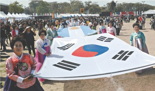 La comunidad coreana celebra su cincuenta aniversario en el país