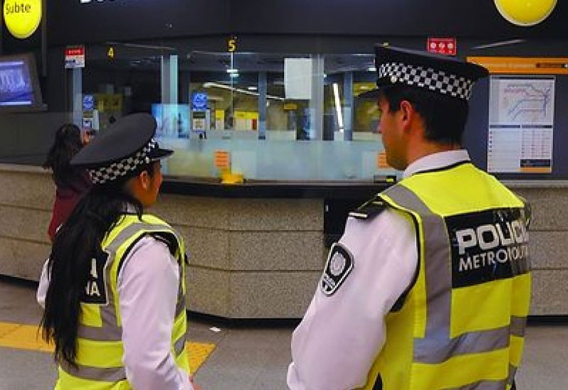 Fueron detenidos por robar un inodoro de los baños del subte Fueron detenidos por robar un inodoro de los baños del subte