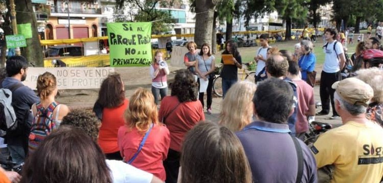 Nueva protesta contra la instalación de un bar en Parque Chacabuco Nueva protesta contra la instalación de un bar en Parque Chacabuco