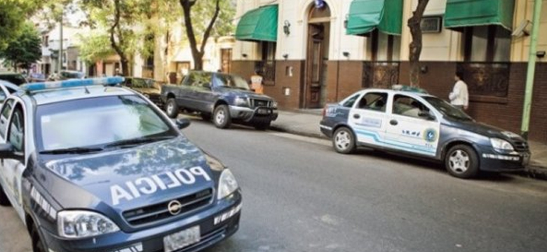 Un policía se tiroteó con cuatro delincuentes que intentaron asaltarlo Un policía se tiroteó con cuatro delincuentes que intentaron asaltarlo