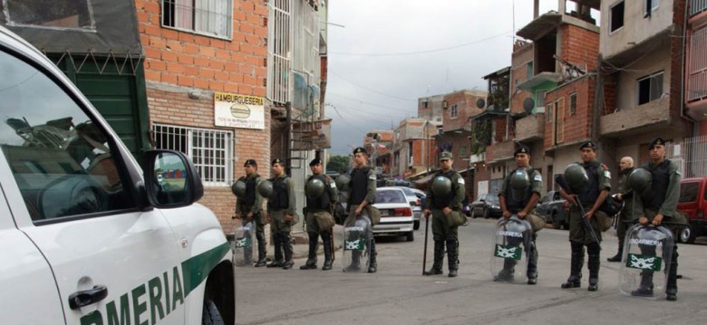 Denuncian penalmente a Gendarmería por los vecinos heridos en la villa 1-11-14 Denuncian penalmente a Gendarmería por los vecinos heridos en la villa 1-11-14