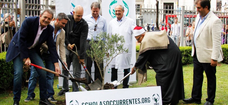 Obras de arte en Flores para celebrar tres años de papado