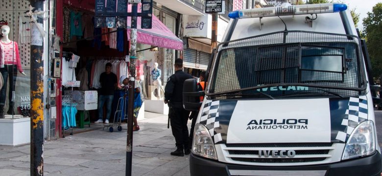 Los manteros se resistieron al desalojo y hubo incidentes Los manteros se resistieron al desalojo y hubo incidentes