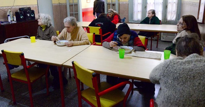 Se resisten a ser trasladados tras la clausura de geriatrico Se resisten a ser trasladados tras la clausura de geriatrico
