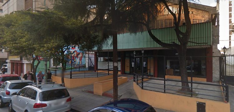 Polémica por una parrilla instalada en el ex mercado Falcón