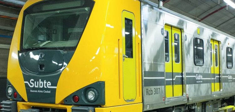 Los nuevos subtes de la línea H llegaron con cambios