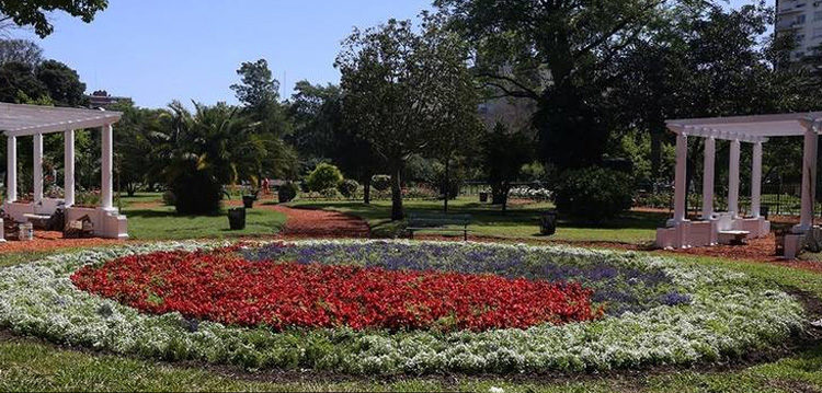 La Asociación Coreana recuperó el rosedal de Parque Chacabuco La Asociación Coreana recuperó el rosedal de Parque Chacabuco