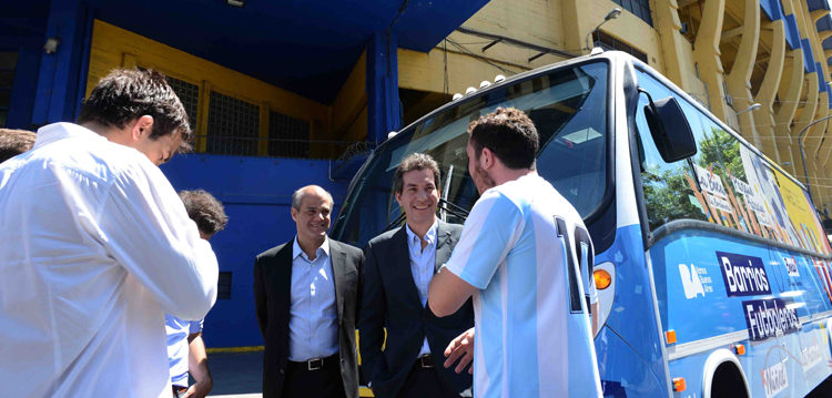 Llega a la ciudad el bus turístico Futbolero