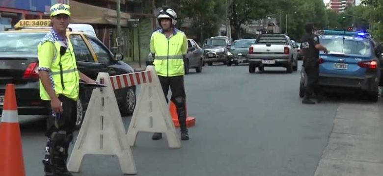 Control de motos en Operativo en el barrio de Flores