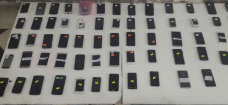 Operativo realizado en Once contra la venta ilegal de celulares