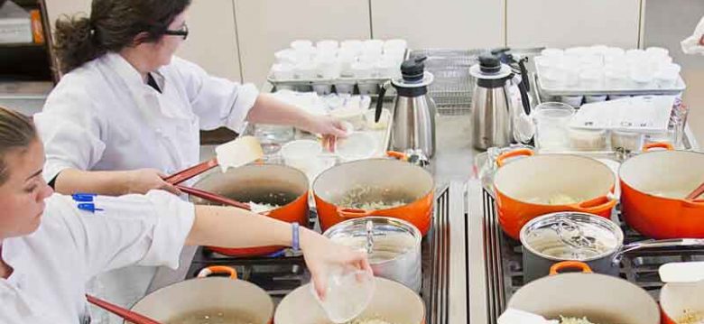 Ofrecen 500 becas en oficios gastronómicos Ofrecen 500 becas en oficios gastronómicos