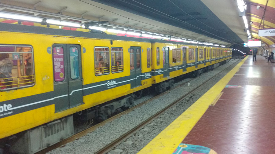 Subte Linea E