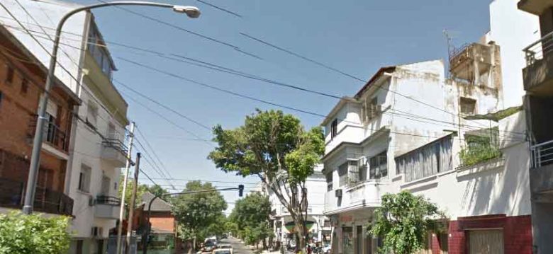 Matan a un joven y lo tiran desde una camioneta en Flores Matan a un joven y lo tiran desde una camioneta en Flores