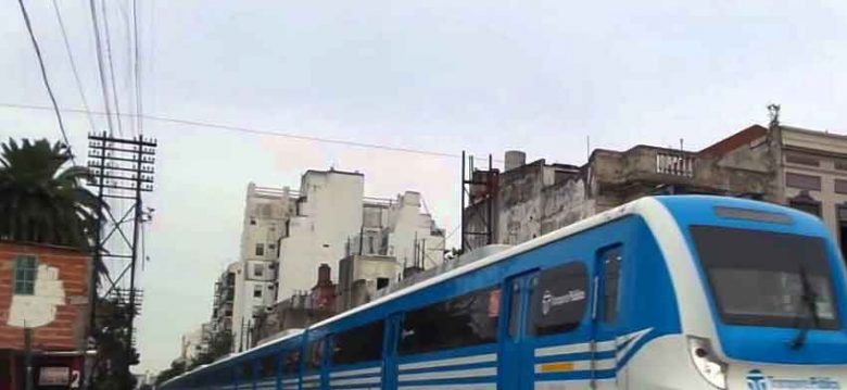 El tren Sarmiento refuerza su servicio en horas pico El tren Sarmiento refuerza su servicio en horas pico