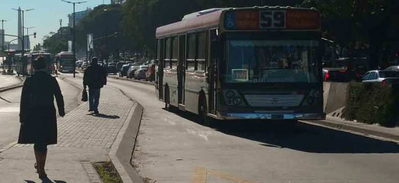 Los carriles de las calles y avenidas porteñas podrán reducirse