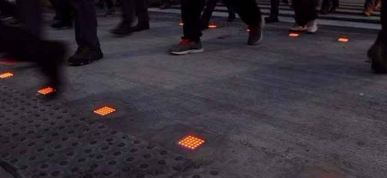 Instalarán en la ciudad semáforos para peatones distraídos Instalarán en la ciudad semáforos para peatones distraídos