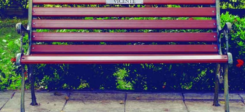 En la ciudad se podrán rendir homenajes con placas en los bancos de las plazas