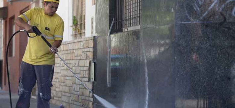 Trabajos de limpieza de frentes en la comuna Trabajos de limpieza de frentes en la comuna