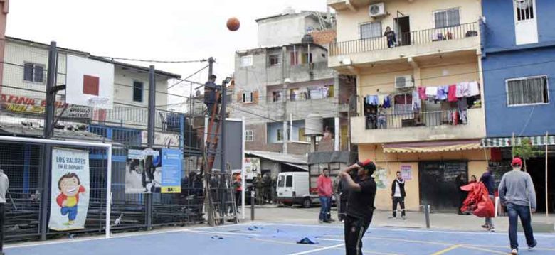 Inauguraron una cancha multiuso en el Barrio 1-11-14