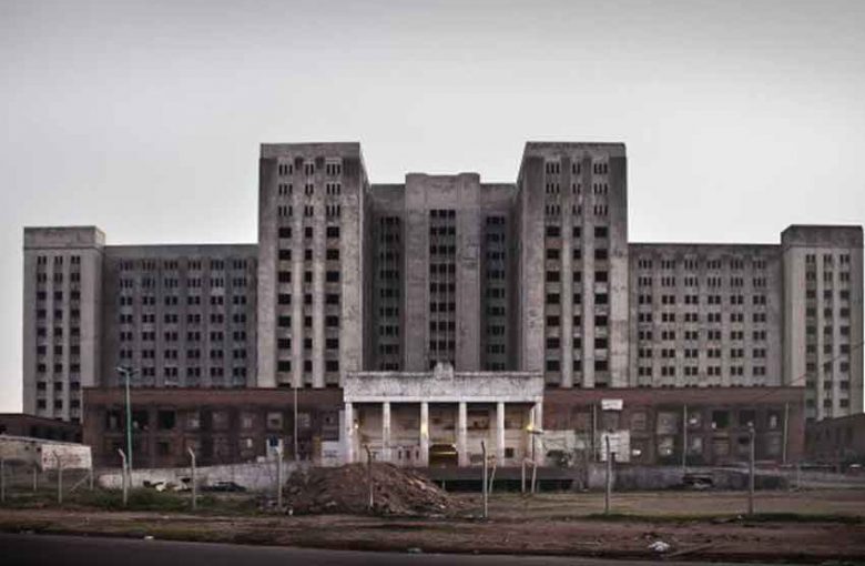 Vecinos de Ciudad Oculta objetaron la demolición del edificio «Elefante Blanco» Vecinos de Ciudad Oculta objetaron la demolición del edificio «Elefante Blanco»