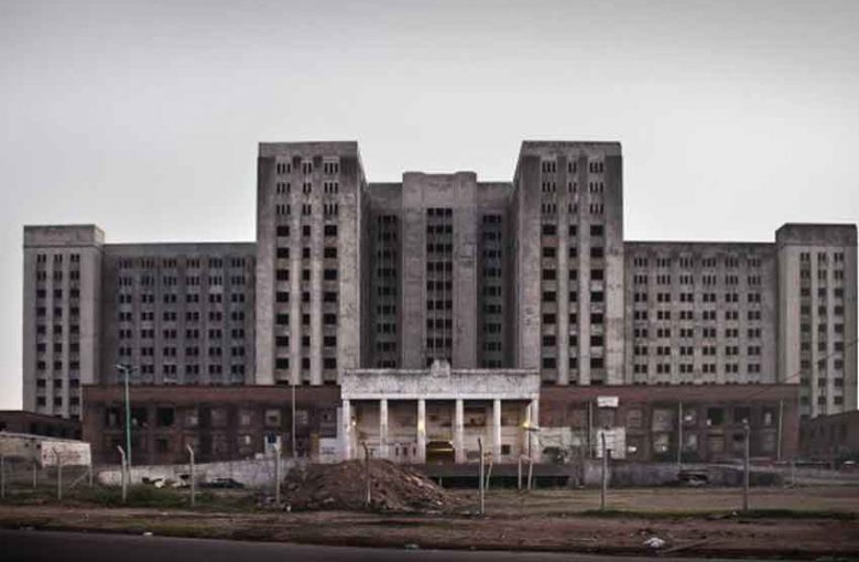 Vecinos de Ciudad Oculta objetaron la demolición del edificio «Elefante Blanco»