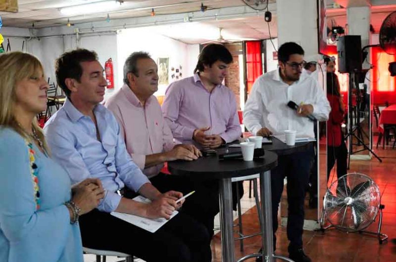 Se realizó la reunión de vecinos con Diego en Parque Chacabuco Se realizó la reunión de vecinos con Diego en Parque Chacabuco