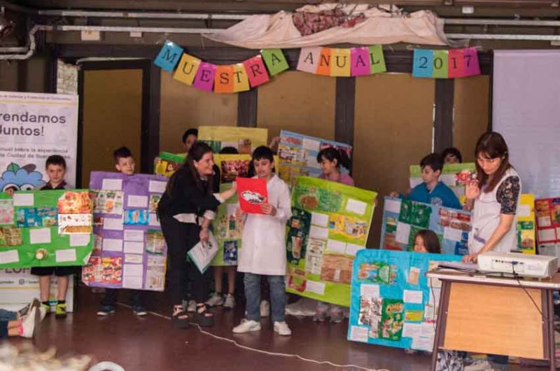 Alumnos presentaron trabajos sobre Defensa al Consumidor Alumnos presentaron trabajos sobre Defensa al Consumidor
