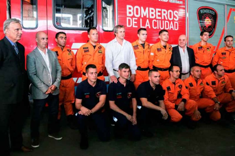 Reconocimiento a los bomberos que salvaron la vida de un vecino