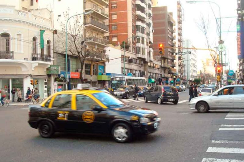 Policía se enfrentó con un delincuente en Flores