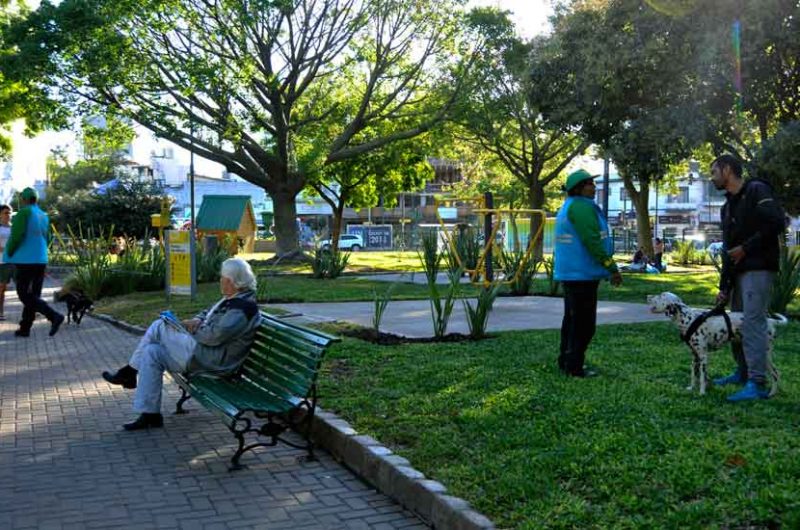 Flores recuperó una renovada Plaza de los Periodistas