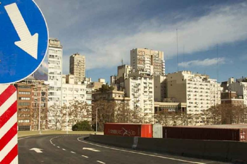 Cierran la bajada a Libertador de la autopista Illia Cierran la bajada a Libertador de la autopista Illia