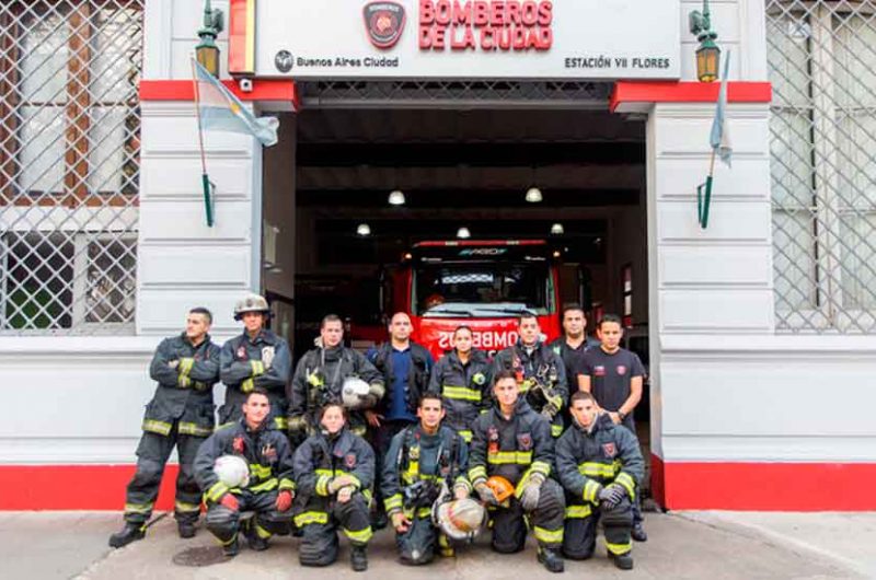 Visita al renovado cuartel de bomberos de Flores