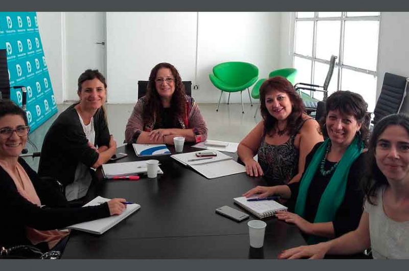 Reunión entre la Defensoría y el Ministerio de Educación Reunión entre la Defensoría y el Ministerio de Educación