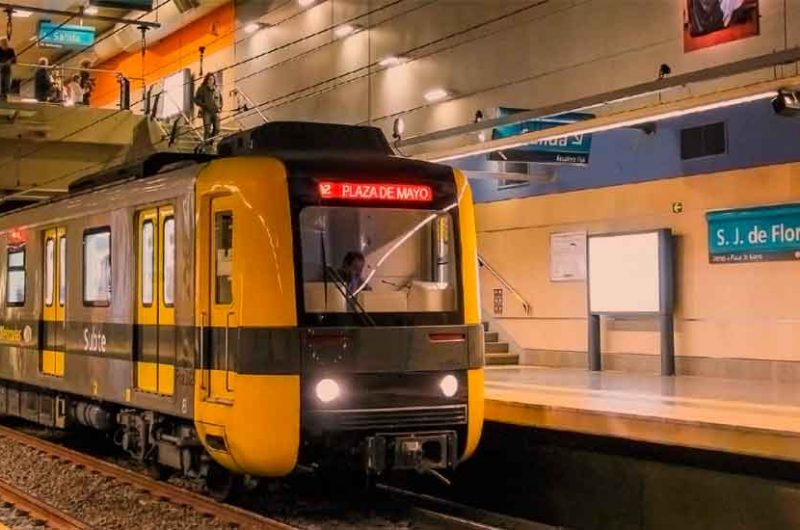 Por el paro de subte en la Línea A y B refuerzan colectivos Por el paro de subte en la Línea A y B refuerzan colectivos