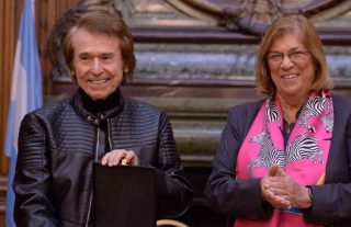 El cantante Raphael fue distinguido como Huésped de Honor.
