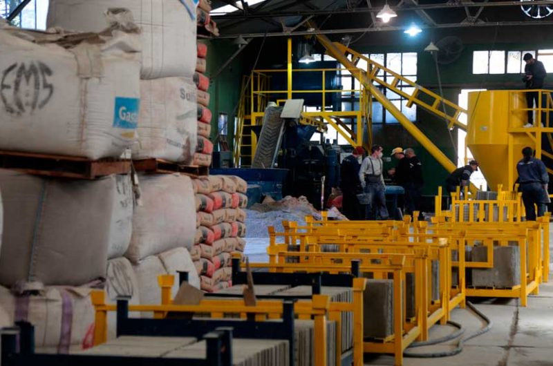 Fabrica de baldosas con los materiales reciclados