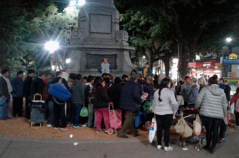 Vecinos crean grupo para ayudar a personas en situación de calle Vecinos crean grupo para ayudar a personas en situación de calle