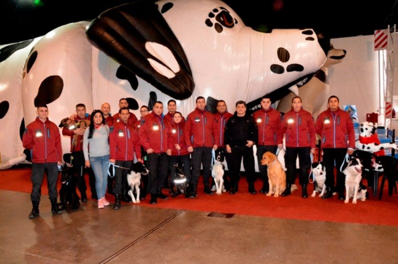 La Policía con sus perros se presentó en «Cachogos» La Policía con sus perros se presentó en «Cachogos»