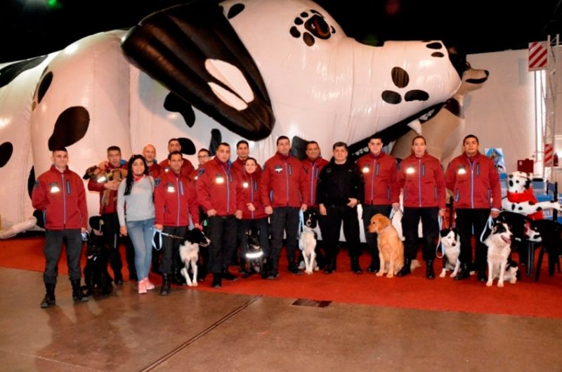 La Policía con sus perros se presentó en «Cachogos»