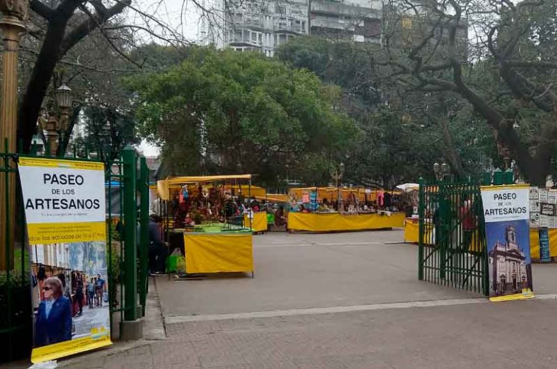 Paseo de los Artesanos en la Plaza Flores