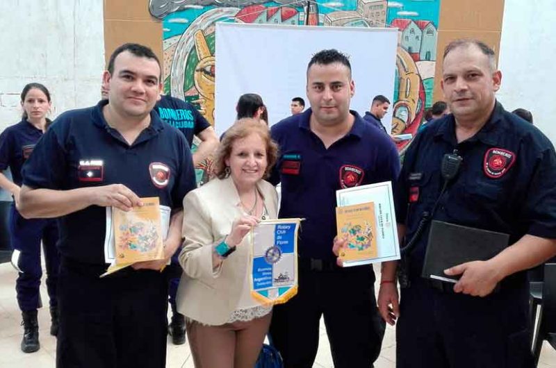 El Rotary club entregó reconocimientos a Bomberos