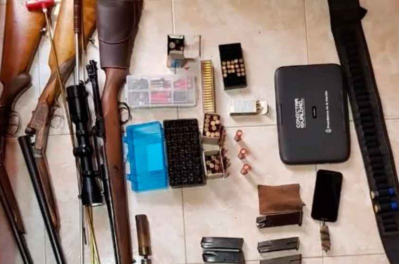 Secuestraron un arsenal de armas en una casa de Flores